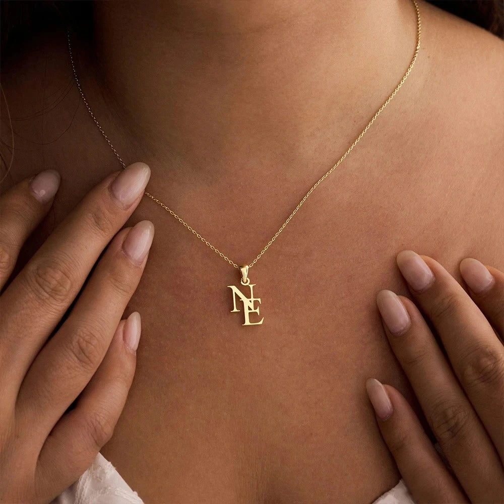 Collar Inicial con Monograma Minimalista Personalizado