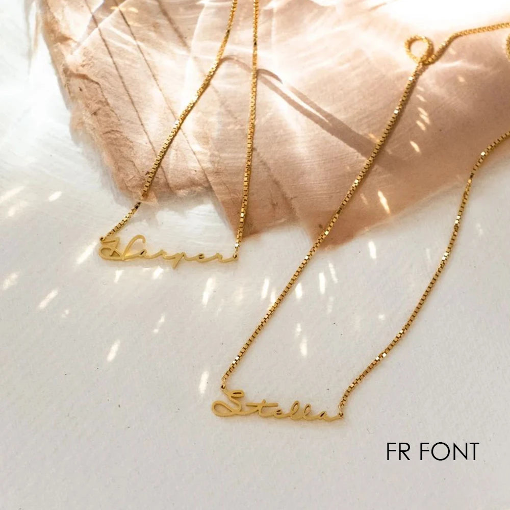 Collar con nombre personalizado en estilo cursiva
